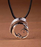 Ouroboros mit Lederkette