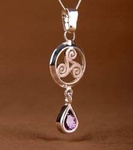 Triskele mit Amethyst